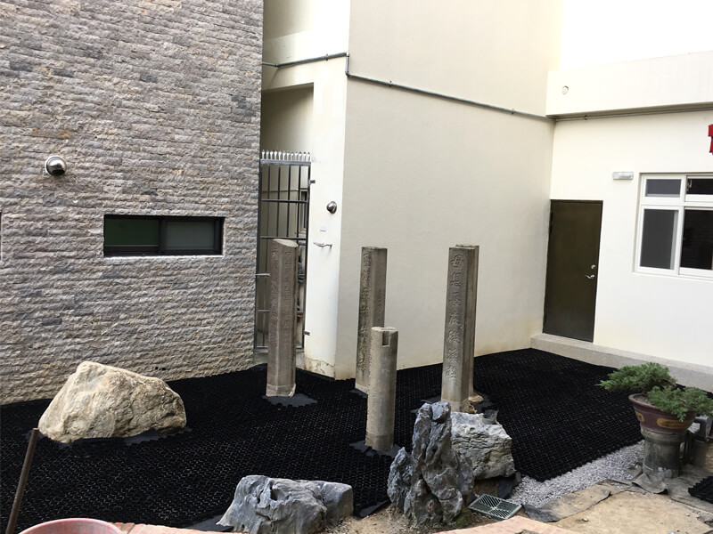 Pavé d'herbe en plastique