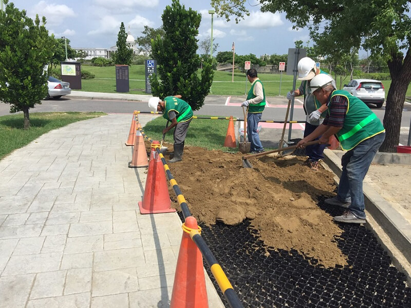 Pavé d'herbe en plastique