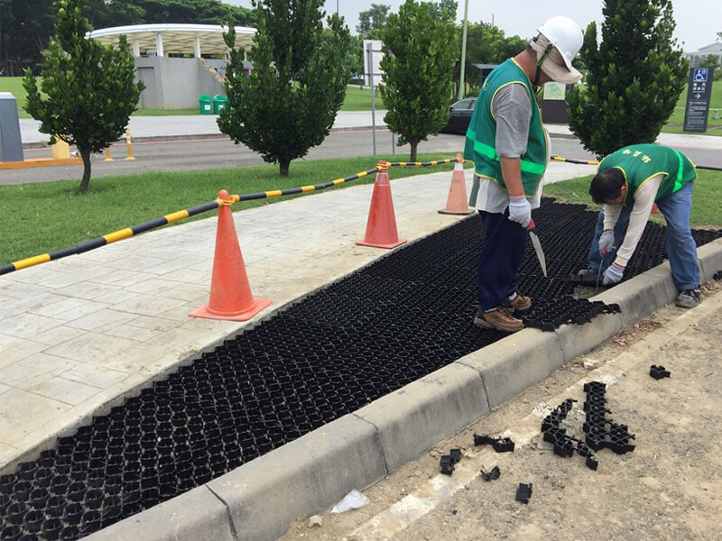 Pavé d'herbe en plastique