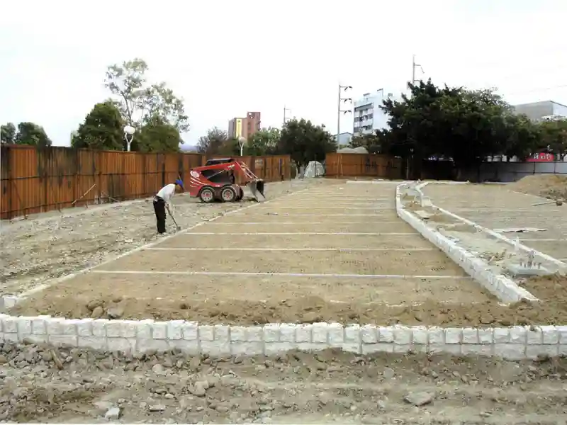 pavimentação permeável de grama e cascalho